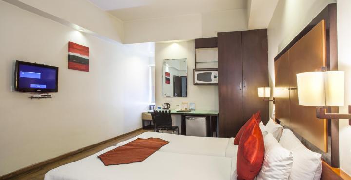 Hotel Kens Hyderabad Exterior photo