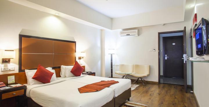 Hotel Kens Hyderabad Exterior photo