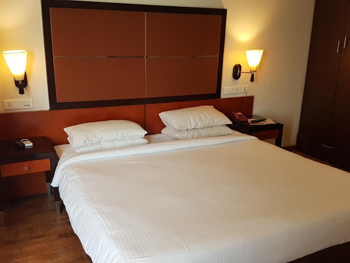 Hotel Kens Hyderabad Exterior photo