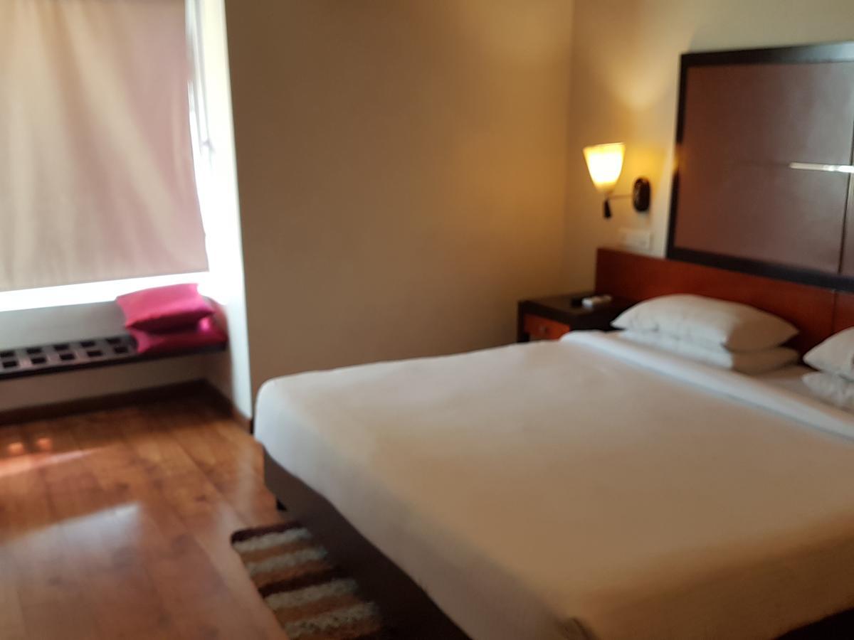Hotel Kens Hyderabad Exterior photo