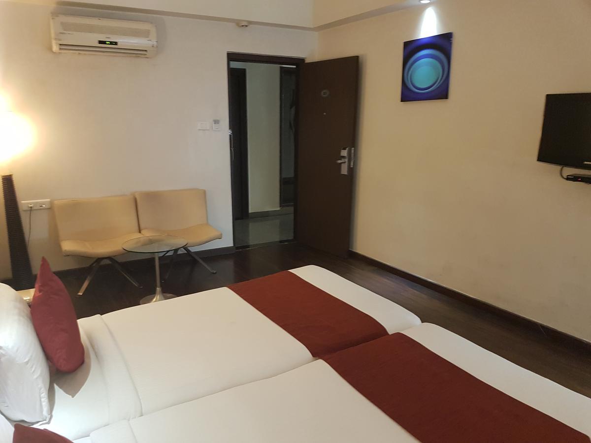 Hotel Kens Hyderabad Exterior photo