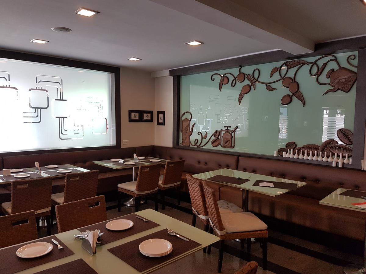 Hotel Kens Hyderabad Exterior photo