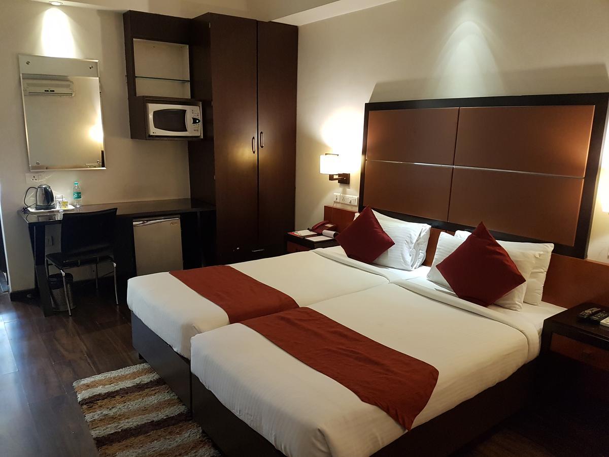 Hotel Kens Hyderabad Exterior photo