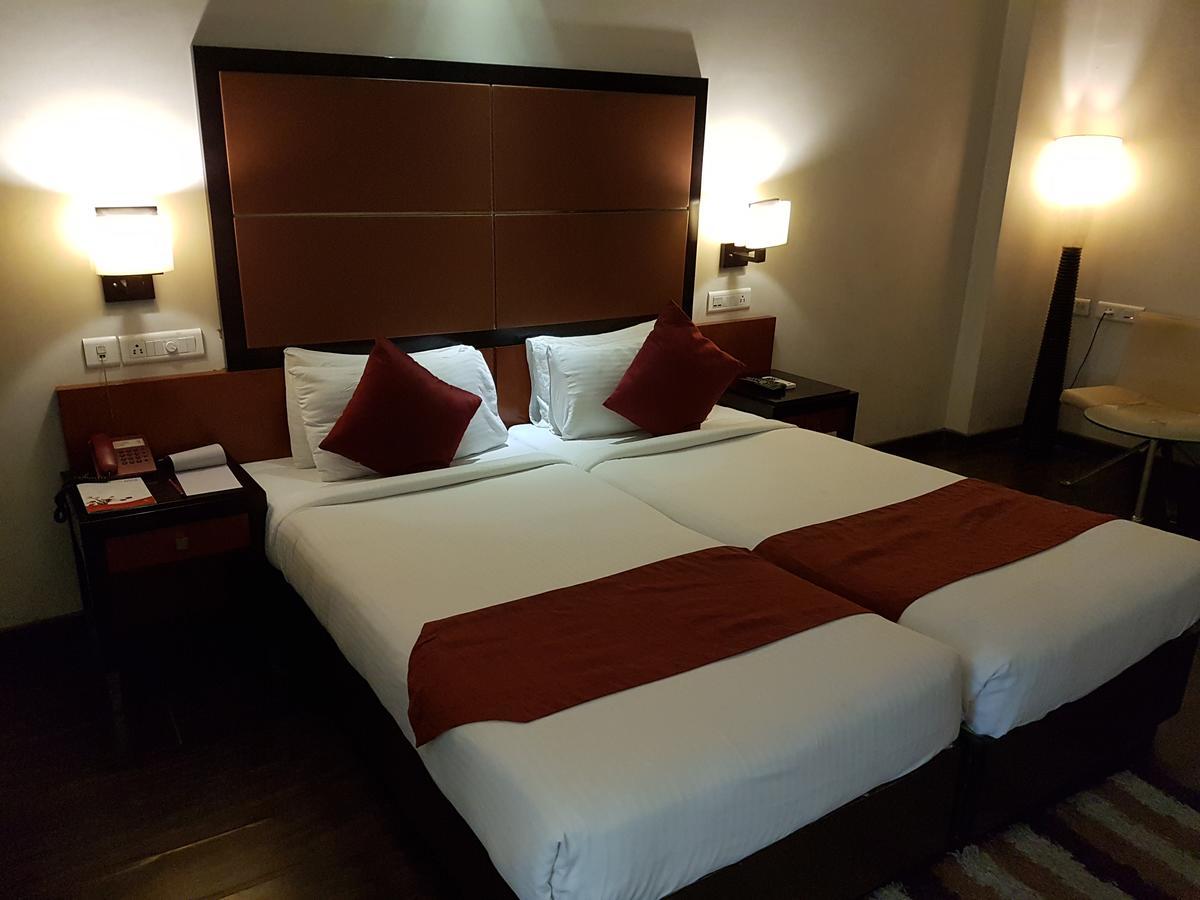 Hotel Kens Hyderabad Exterior photo