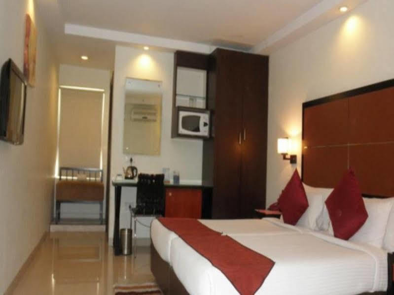 Hotel Kens Hyderabad Exterior photo