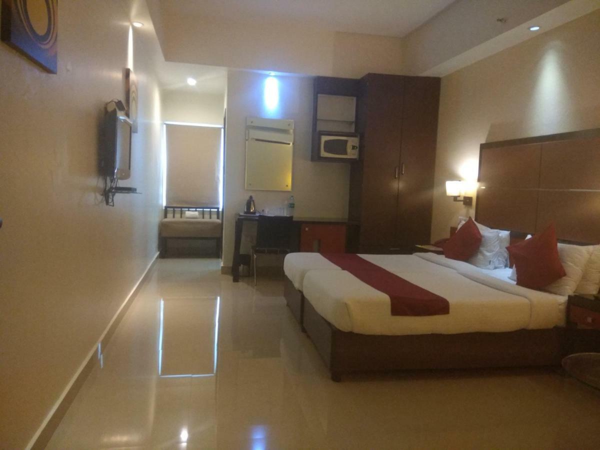 Hotel Kens Hyderabad Exterior photo