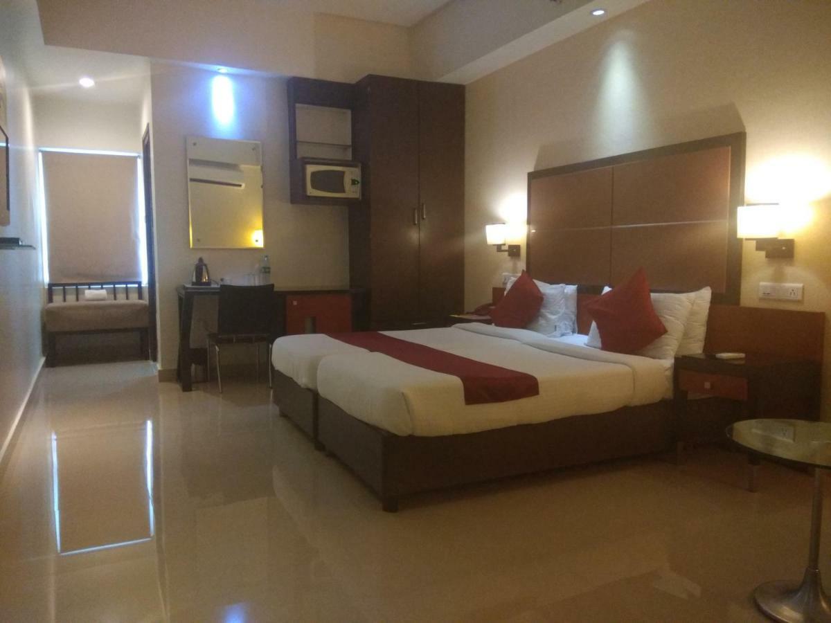 Hotel Kens Hyderabad Exterior photo
