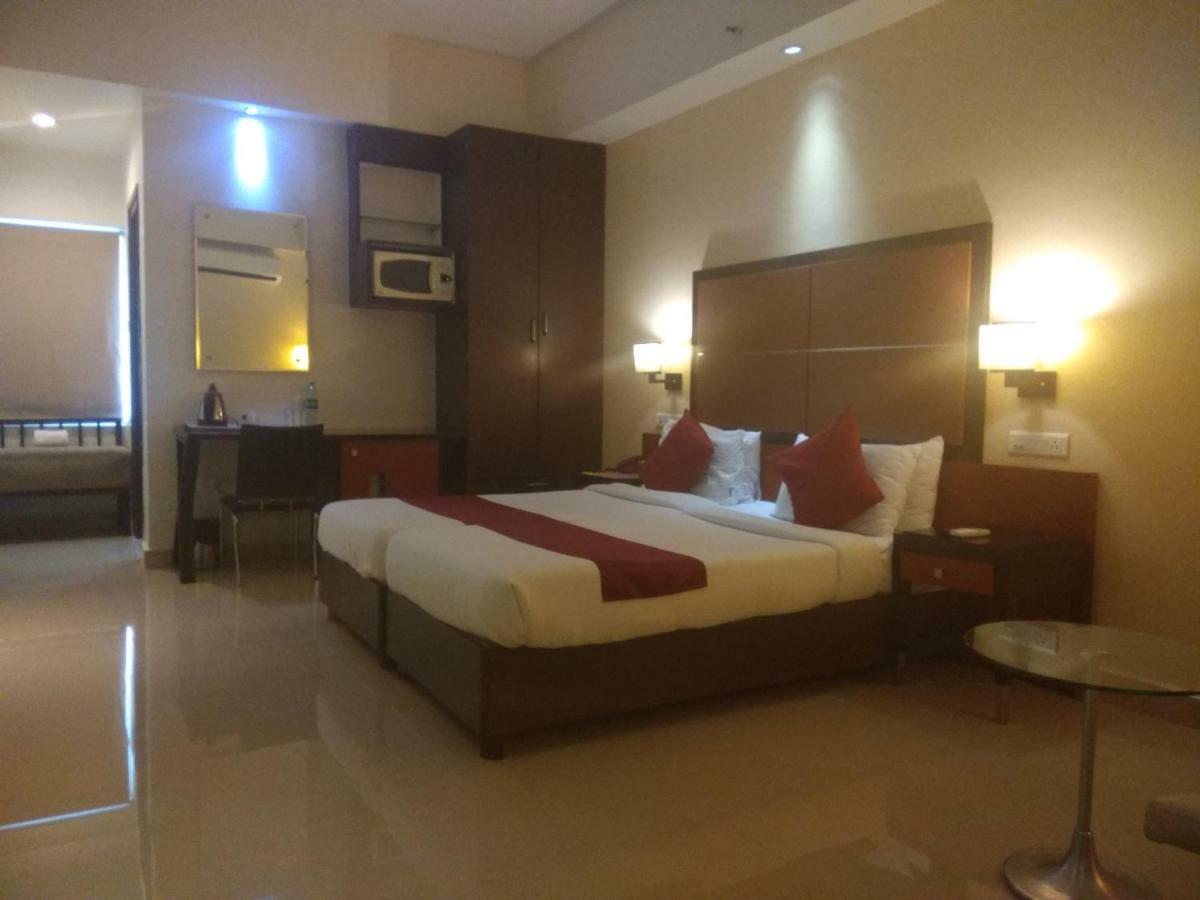 Hotel Kens Hyderabad Exterior photo